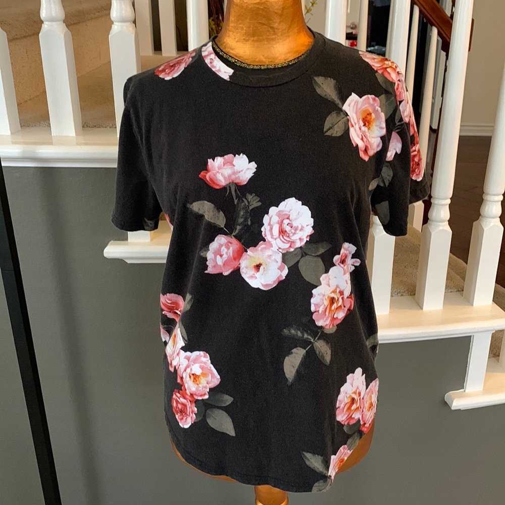 Hollister curved hem flowered T-shirt.